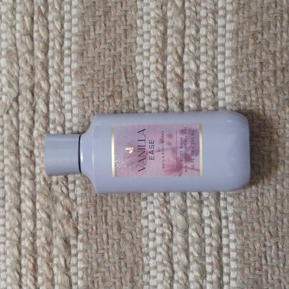🌿 Bath & Body Works Vanilla Ease Body Wash